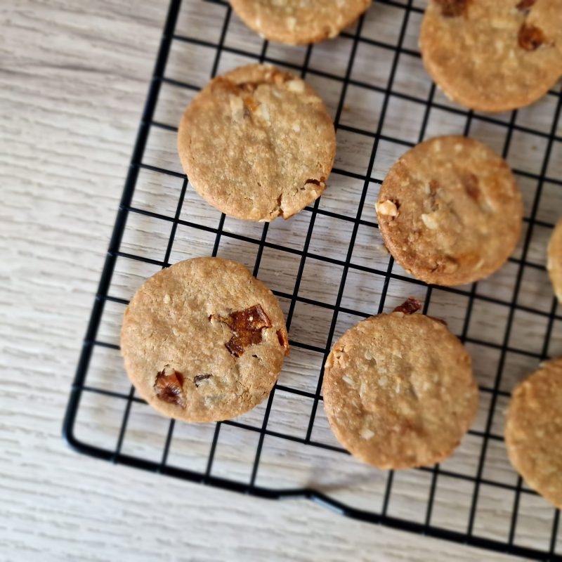 Biscotti realizzati con farina di riso e burro di noci di macadamia, ottimi dolci per intolleranze alimentari